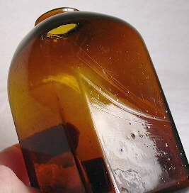 Straw lines on an early American snuff bottle; click to enlarge.