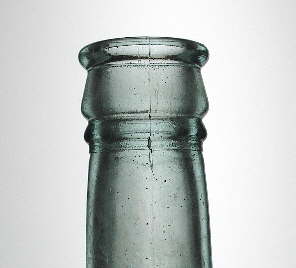Club sauce finish on a late 19th century bottle; click to enlarge.