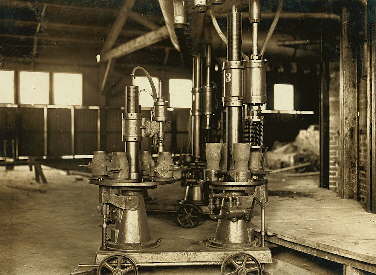 O'Neill milk bottle machine in 1908; click to enlarge.