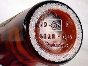 Beer bottle base showing typical Owens-Illinois makers markings.